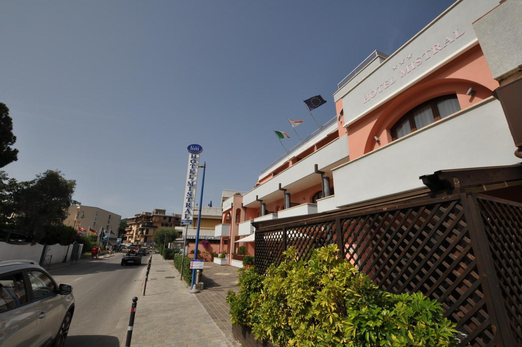 Hotel Mistral Marina di Campo Exterior foto