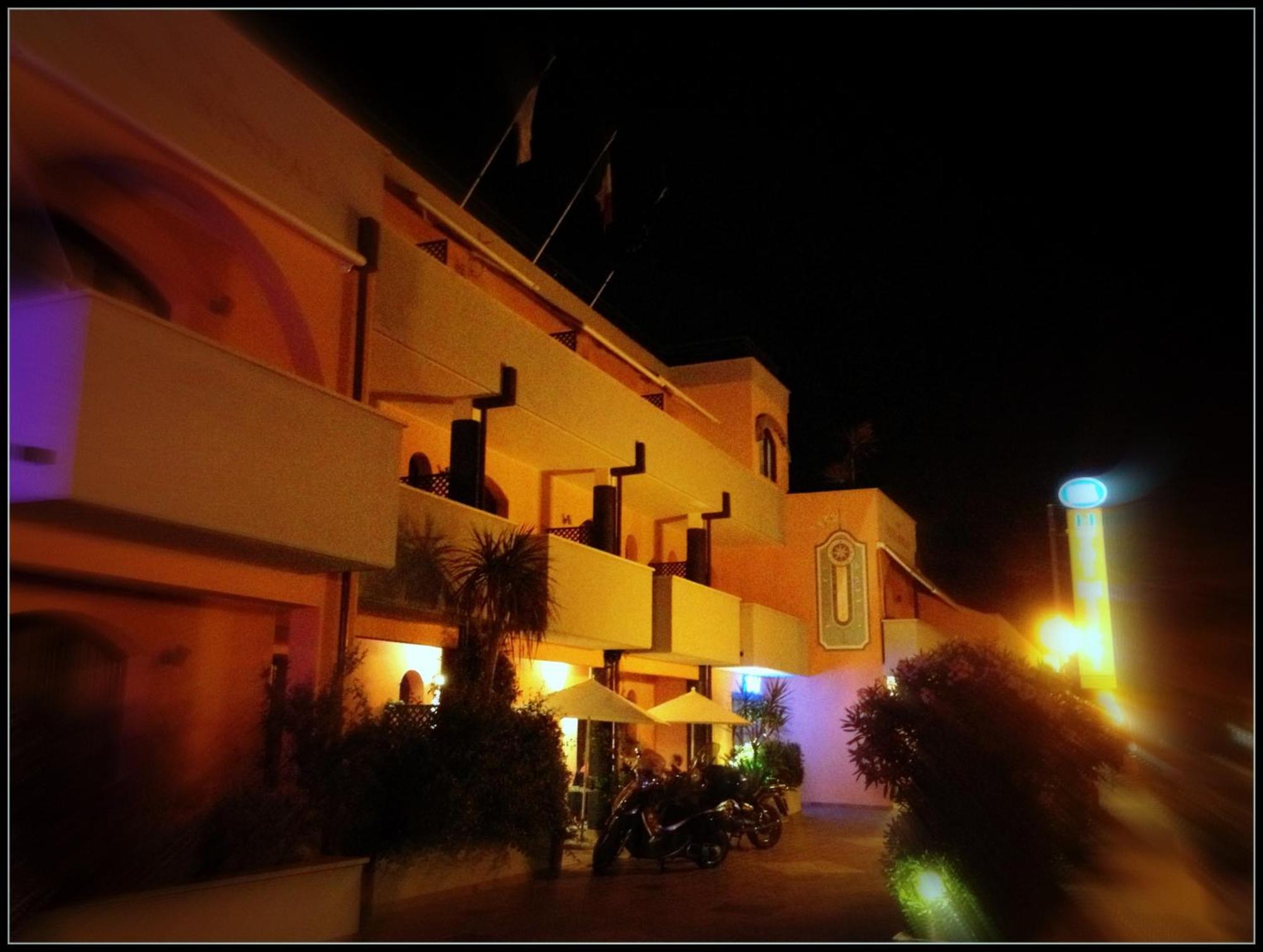 Hotel Mistral Marina di Campo Exterior foto