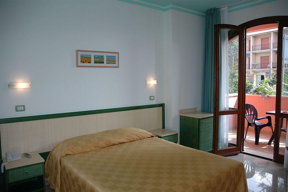 Hotel Mistral Marina di Campo Exterior foto