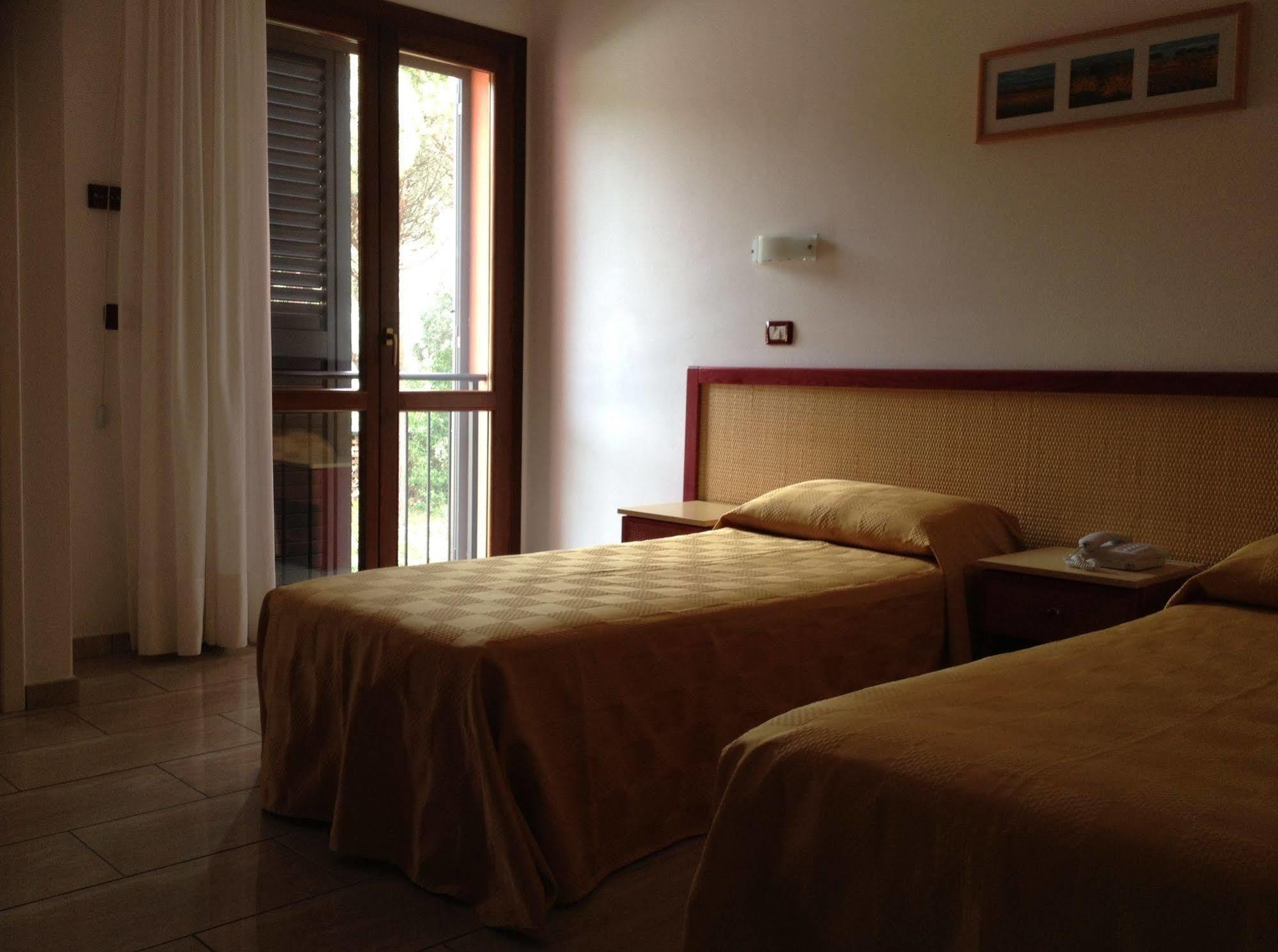 Hotel Mistral Marina di Campo Exterior foto