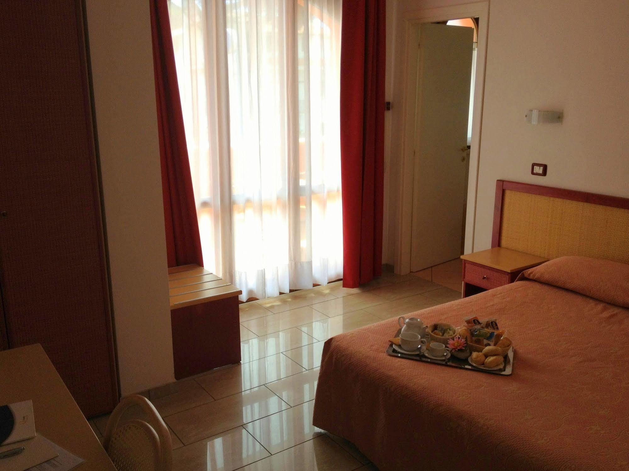 Hotel Mistral Marina di Campo Exterior foto