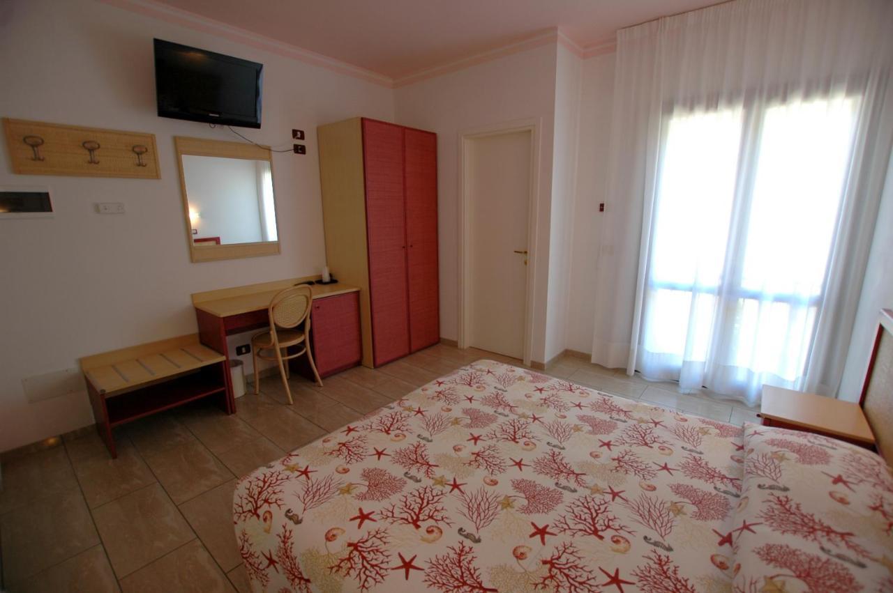 Hotel Mistral Marina di Campo Exterior foto